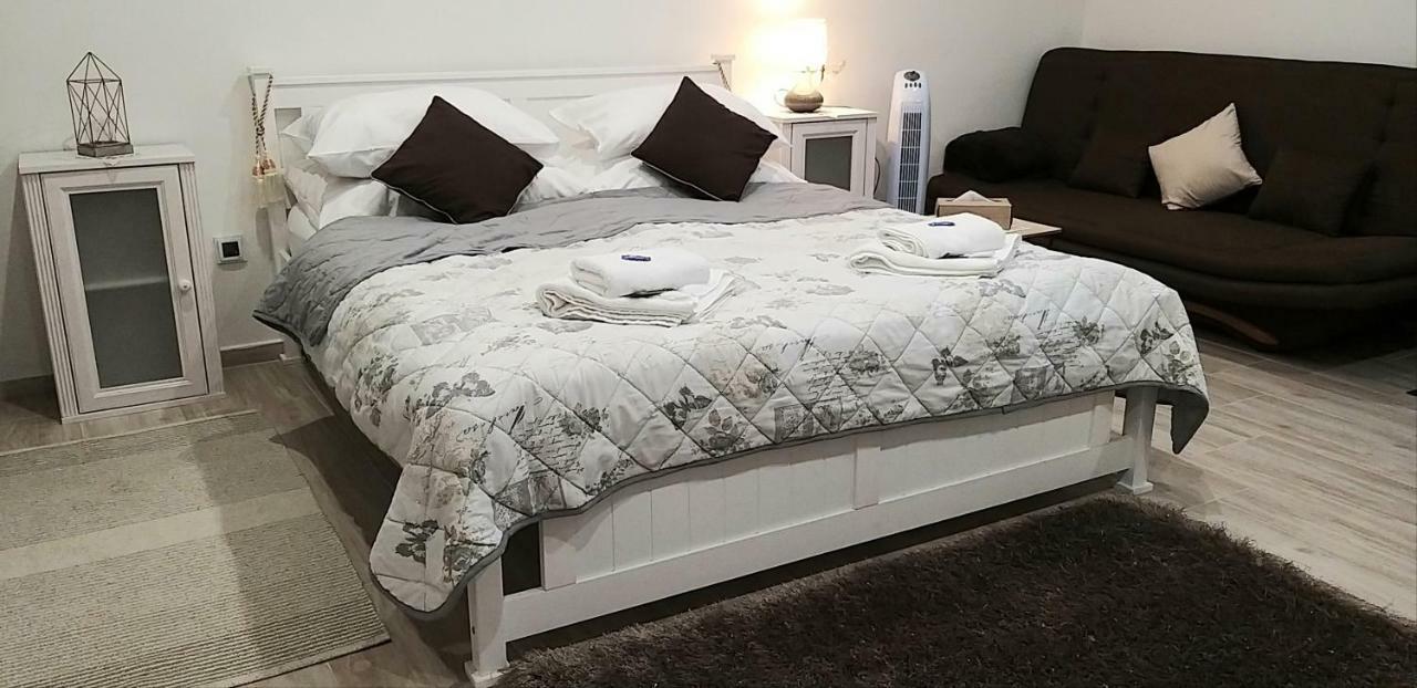 Apartment Huncovska 14 *